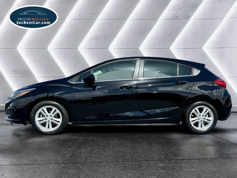 Used 2017 Chevrolet Cruze LT w/ Convenience Package image 5