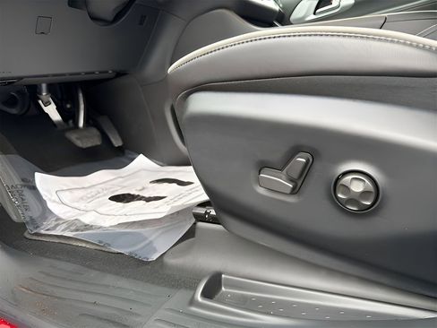 New 2026 Chrysler Pacifica Limited w/ Uconnect Theater Family Group image 31