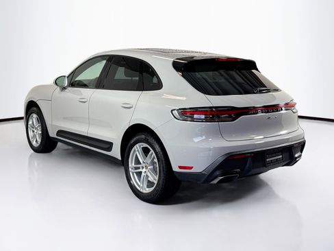 Certified 2025 Porsche Macan AWD/4WD image 3