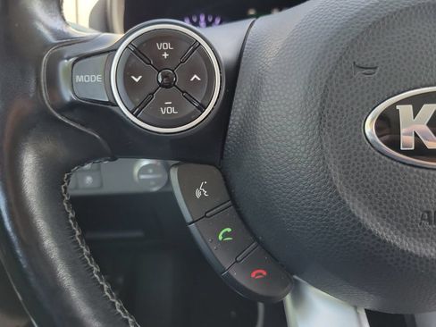 Used 2017 Kia Soul + w/ Primo Package FWD image 21