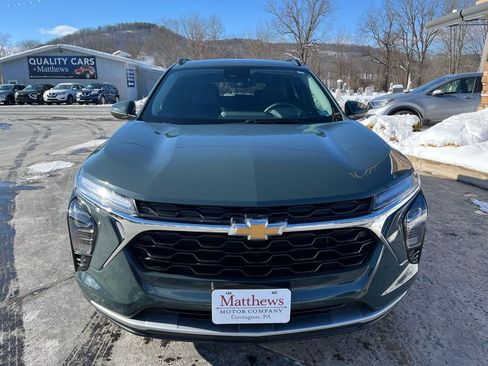 Used 2025 Chevrolet Trax LT image 3