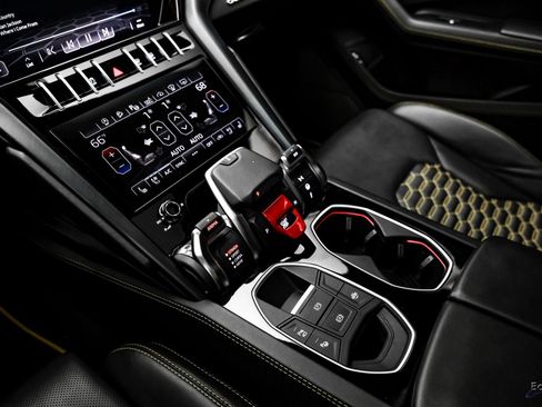 Used 2021 Lamborghini Urus image 66