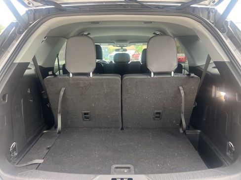 Used 2023 Ford Explorer XLT w/ Equipment Group 202A AWD/4WD image 16