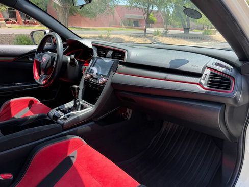 Used 2018 Honda Civic Type R image 14