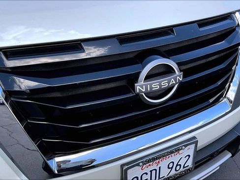 Certified 2023 Nissan Pathfinder Platinum w/ Cargo Package FWD image 34