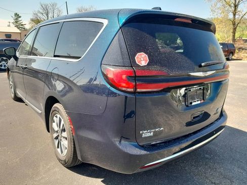 Used 2023 Chrysler Pacifica Limited FWD image 7