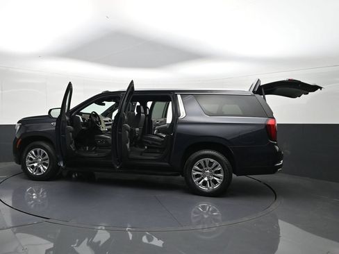 Used 2025 GMC Yukon XL Denali AWD/4WD image 40