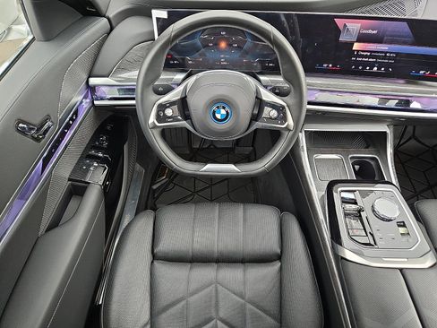 Used 2024 BMW i7 eDrive50 image 11