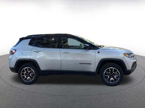 Used 2025 Jeep Compass Trailhawk image 8