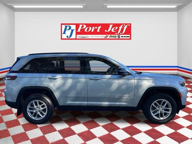Certified 2025 Jeep Grand Cherokee Laredo X w/ Luxury Tech Group I AWD/4WD image 3