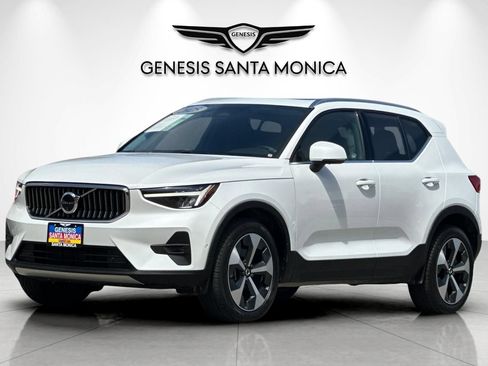 Used 2025 Volvo XC40 B5 Plus AWD/4WD image 9