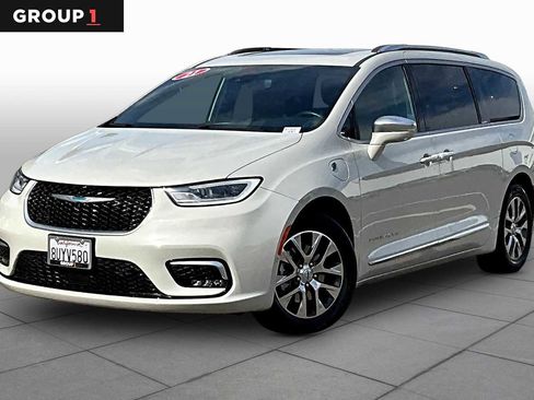 Used 2021 Chrysler Pacifica Pinnacle image 1