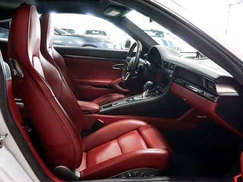 Used 2019 Porsche 911 4 Coupe image 30
