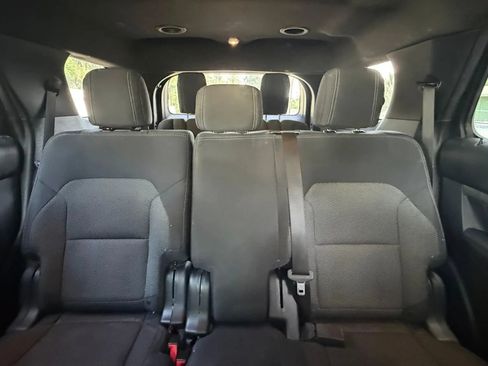 Used 2018 Ford Explorer XLT w/ Equipment Group 201A FWD image 17
