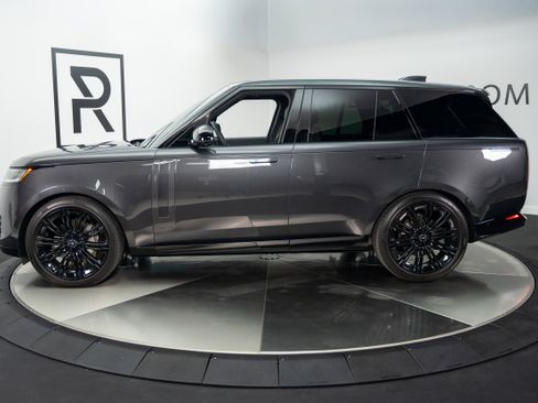 Used 2025 Land Rover Range Rover SE AWD/4WD image 7