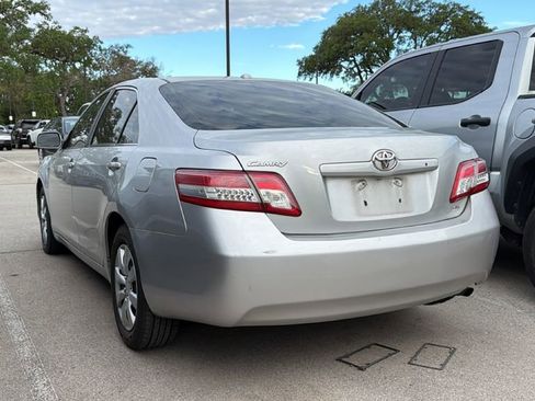 Used 2011 Toyota Camry LE image 7