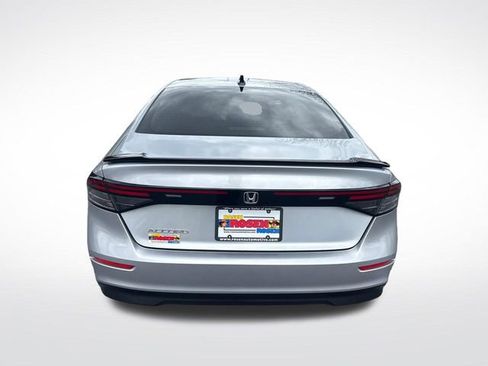 Certified 2025 Honda Accord SE image 4