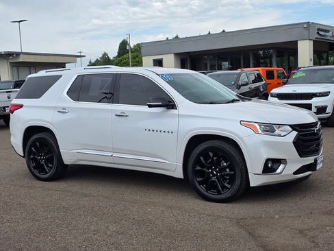 Used 2019 Chevrolet Traverse Premier w/ LPO, Blackout Package AWD/4WD image 3