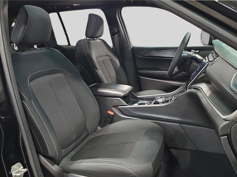 Used 2024 Jeep Grand Cherokee Laredo X w/ Luxury Tech Group I image 14