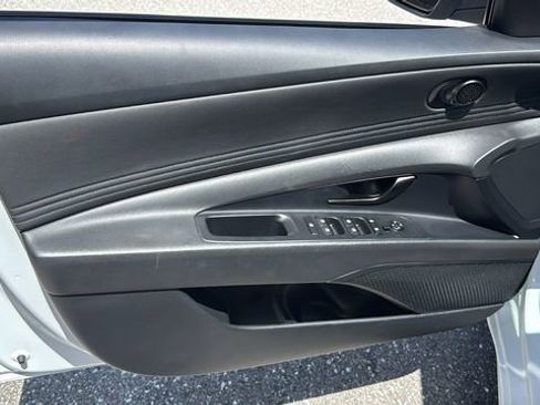 Used 2025 Hyundai Elantra SEL FWD image 16