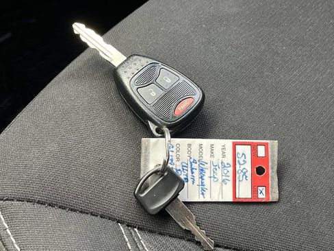 Used 2016 Jeep Wrangler Unlimited Sahara w/ Connectivity Group AWD/4WD image 27