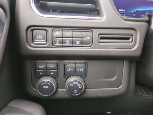 Certified 2022 Chevrolet Tahoe Z71 w/ Luxury Package image 24