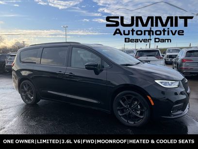 Used 2025 Chrysler Pacifica Limited