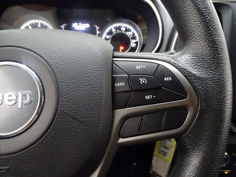 Used 2019 Jeep Cherokee Latitude w/ Popular Appearance Group image 24