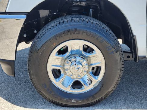 Used 2024 RAM 2500 Tradesman w/ Chrome Appearance Group AWD/4WD image 10
