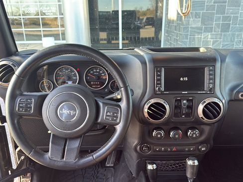Used 2017 Jeep Wrangler Unlimited Sahara AWD/4WD image 6
