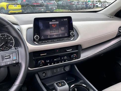 Certified 2025 Nissan Rogue SV image 7