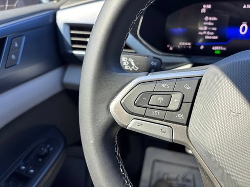 Certified 2023 Volkswagen Taos SE FWD image 20