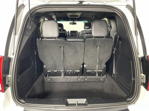 Used 2015 Dodge Grand Caravan SXT image 17