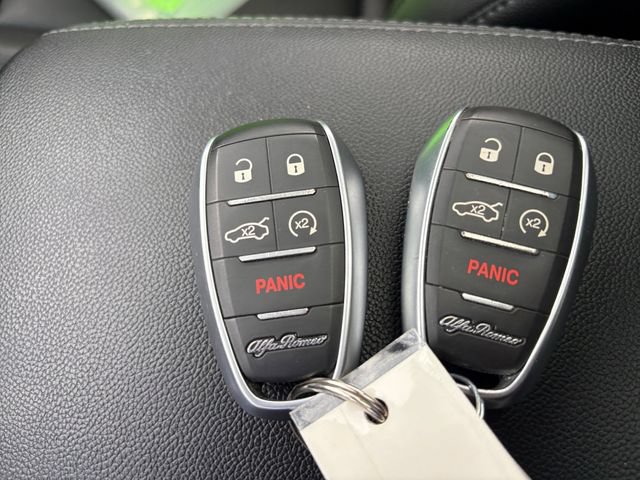 Used 2023 Alfa Romeo Stelvio Ti AWD/4WD image 21