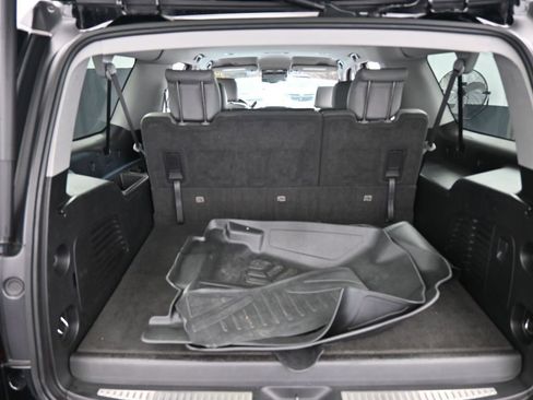 Used 2020 Chevrolet Suburban LT image 42