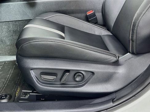Used 2025 Toyota Camry SE w/ Convenience Package FWD image 19