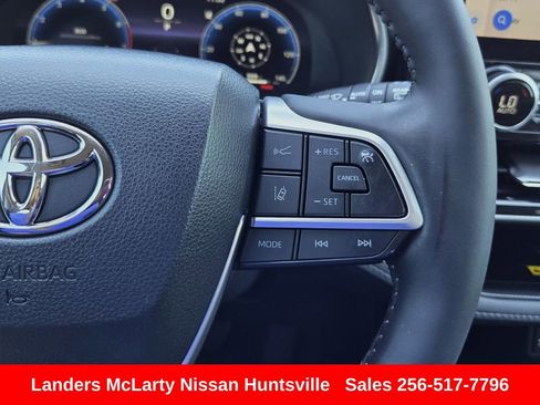Used 2023 Toyota Highlander Platinum image 28