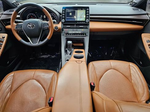 Used 2019 Toyota Avalon Limited w/ Preferred Accessory Package FWD image 9