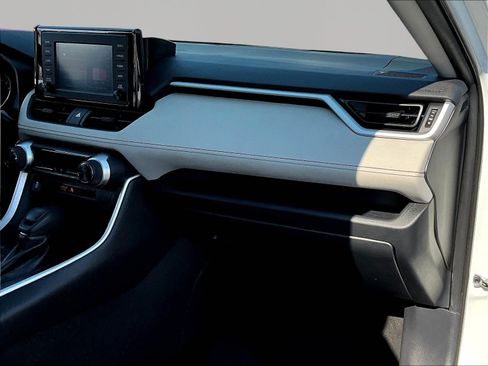 Used 2019 Toyota RAV4 XLE FWD image 26