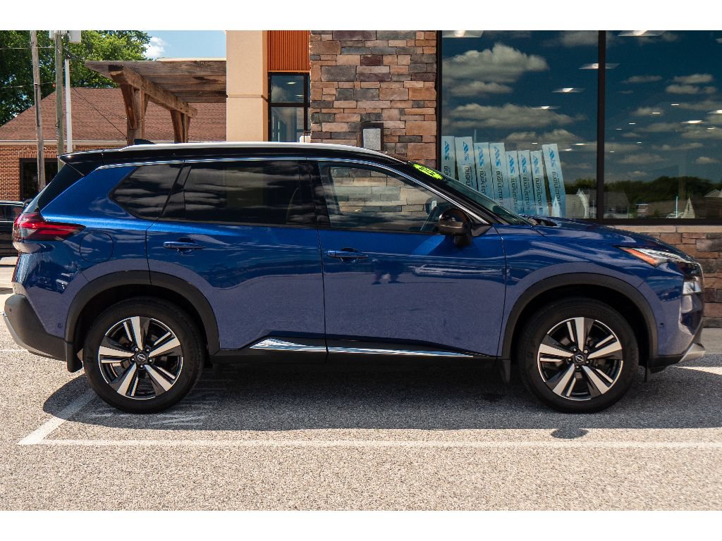 Used 2023 Nissan Rogue Platinum w/ Platinum Premium Package AWD/4WD image 2