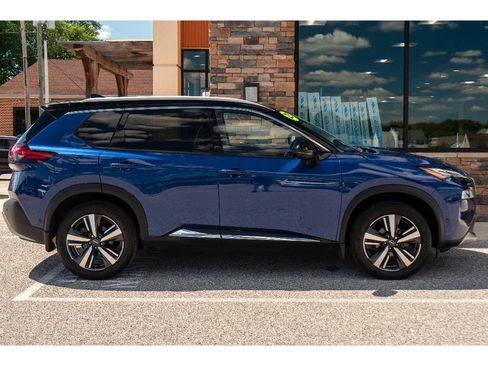 Used 2023 Nissan Rogue Platinum w/ Platinum Premium Package AWD/4WD image 2