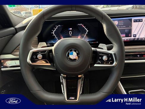 Used 2025 BMW 760i xDrive w/ Premium Package image 9