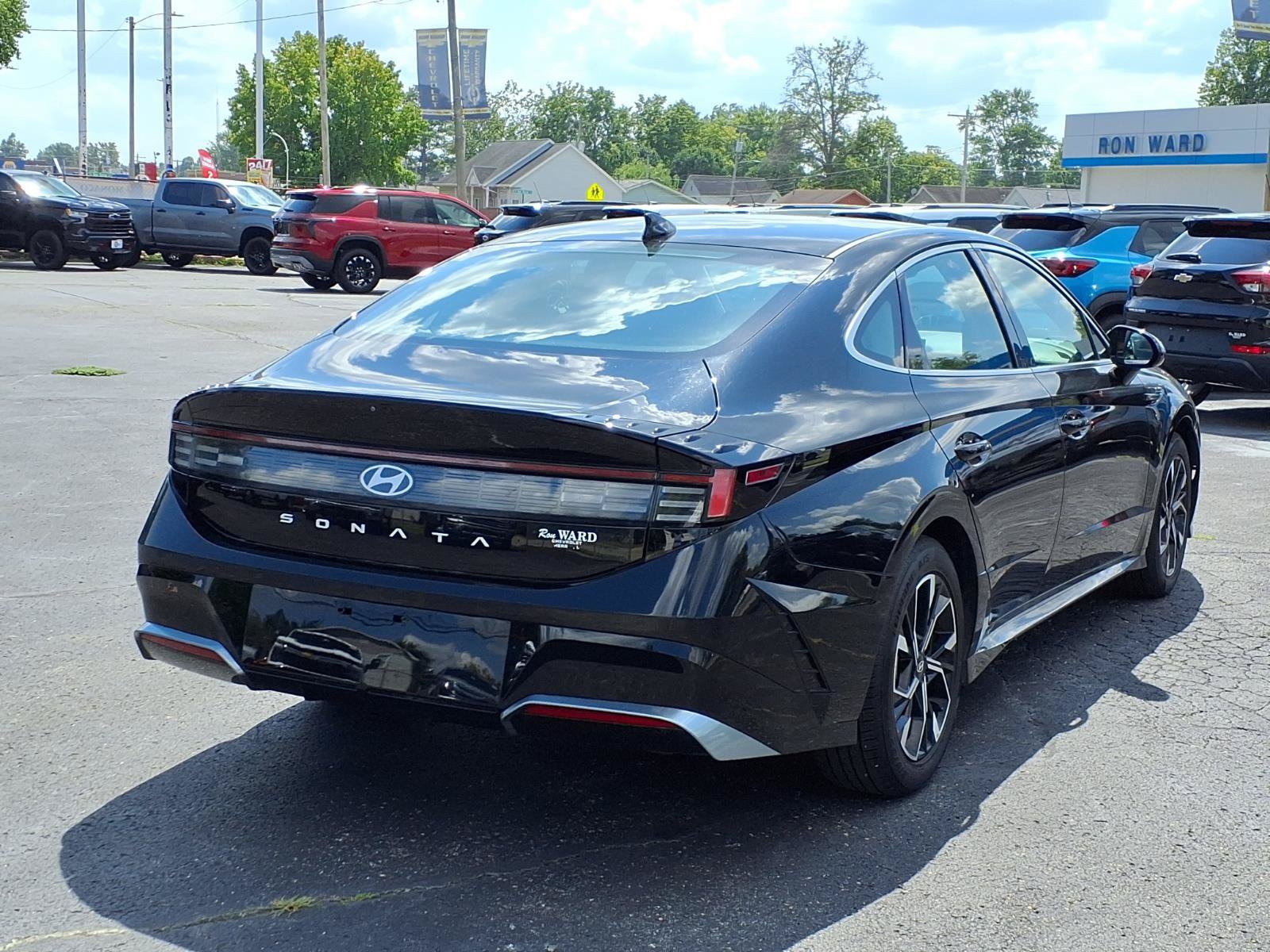 Used 2024 Hyundai Sonata SEL FWD image 2