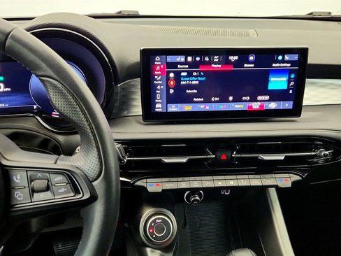 Used 2024 Alfa Romeo Tonale Ti w/ Premium Interior Package image 18