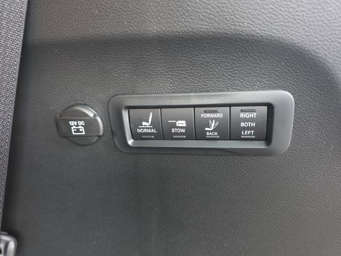 New 2026 Chrysler Pacifica Pinnacle image 37