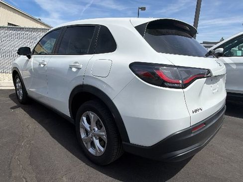 Used 2023 Honda HR-V LX image 3