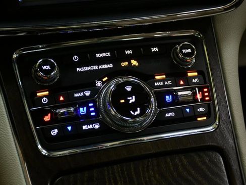 Used 2019 Lincoln Continental Select w/ Continental Climate Package image 34