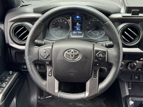 Used 2021 Toyota Tacoma TRD Off-Road AWD/4WD image 18