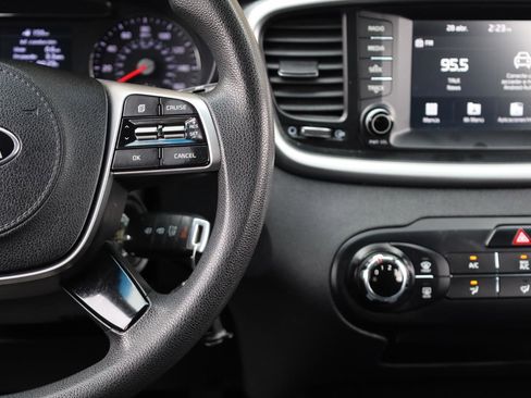 Used 2019 Kia Sorento FWD image 32