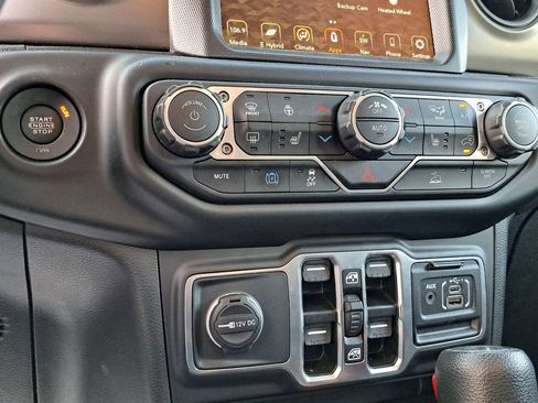 Used 2023 Jeep Wrangler Unlimited AWD/4WD image 11